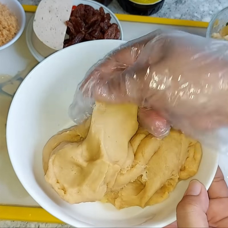 Bước 2 Trộn và nhồi bột bánh Bánh Trung Thu thập cẩm chay ko quan trọng lò nướng