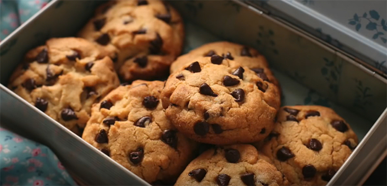 Bước 3 Thành phẩm bánh quy chocolate chip bởi vì chảo chống dính