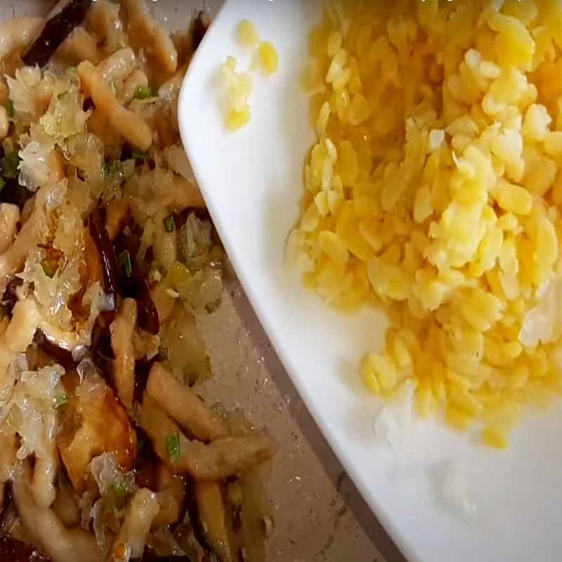 Bước 3 Xào nhân Bánh cống chay