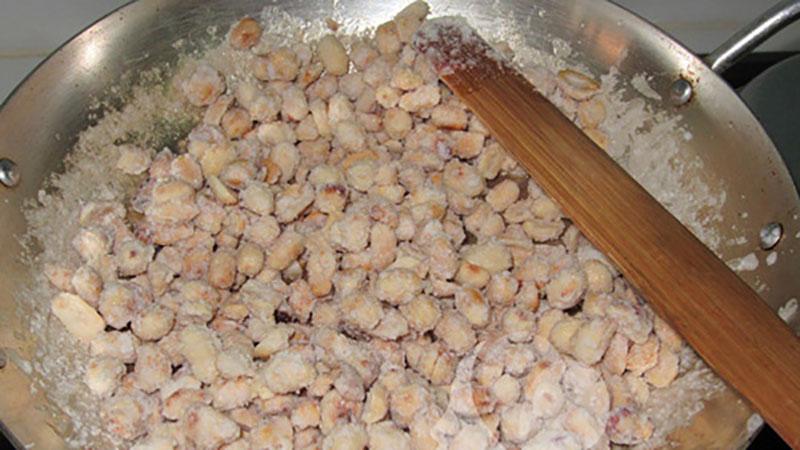 Cách làm đậu phộng ngào đường giòn tan