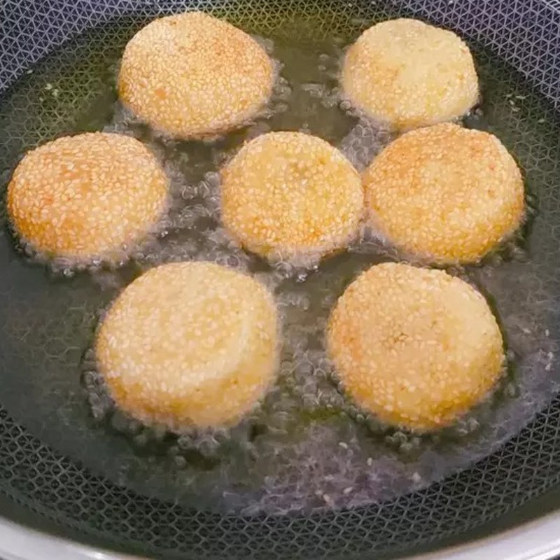 Bước 5 Chiên bánh rán nhân đậu thâm giòn Bánh rán nhân đậu đen