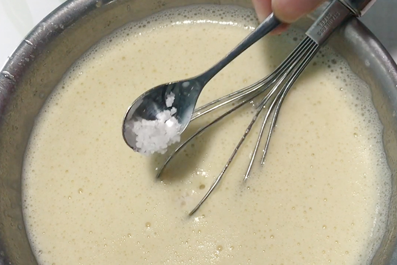 Cách trộn bột bánh chuối
