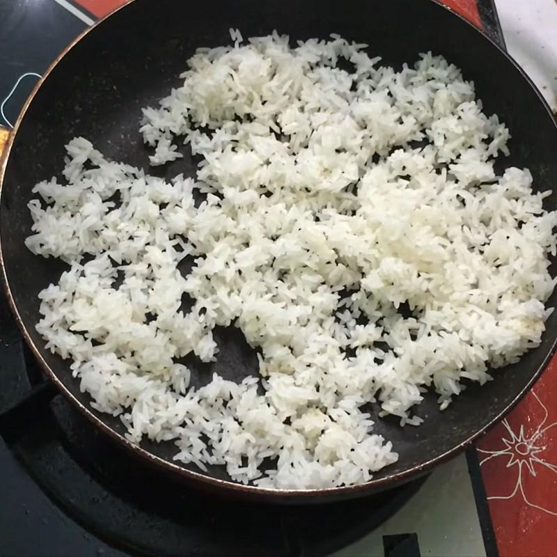 Bước 3 Rang gạo Gạo rang gia vị tỏi ớt