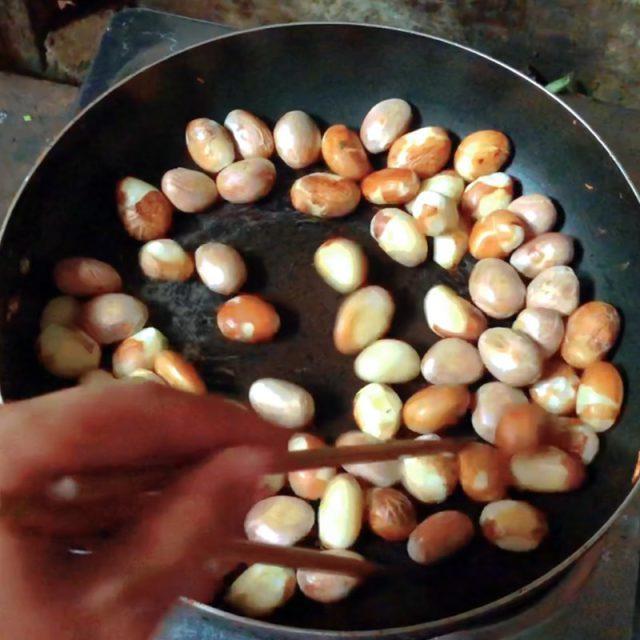 Cách làm hạt mít rang muối ớt món ăn dân dã đơn giản vị ngon bất ngờ