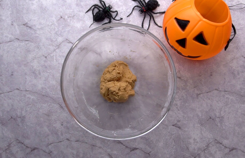 Bước 1 Trộn bột Bánh cookie nhền nhện Halloween
