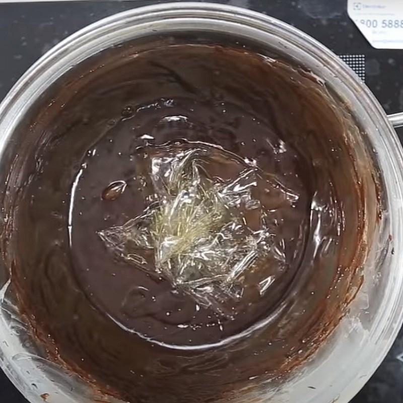 Bước 4 Nấu chảy socola đen Kẹo dẻo socola 2 tầng