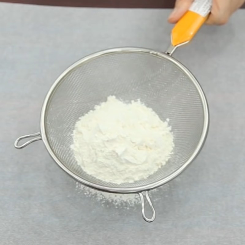 Bước 1 Đánh bông lòng trắng trứng Bánh bông lan bằng nồi cơm điện