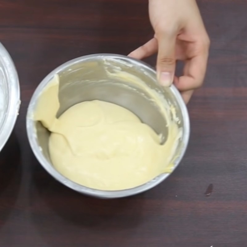 Bước 3 Trộn bột bánh Bánh bông lan bằng nồi cơm điện