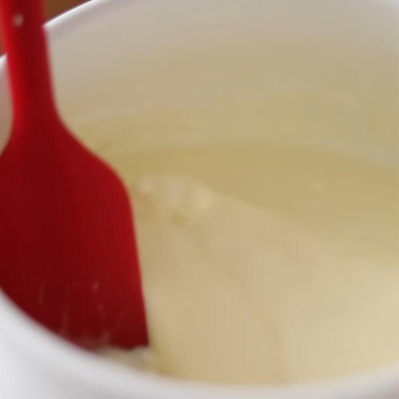 Bước 1 Đun sữa với đường, muối Kẹo muối socola