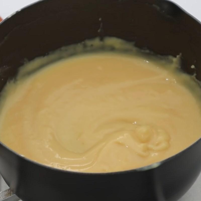 Bước 4 Làm kem trứng custard Bánh kem dâu tây socola hình trái tim