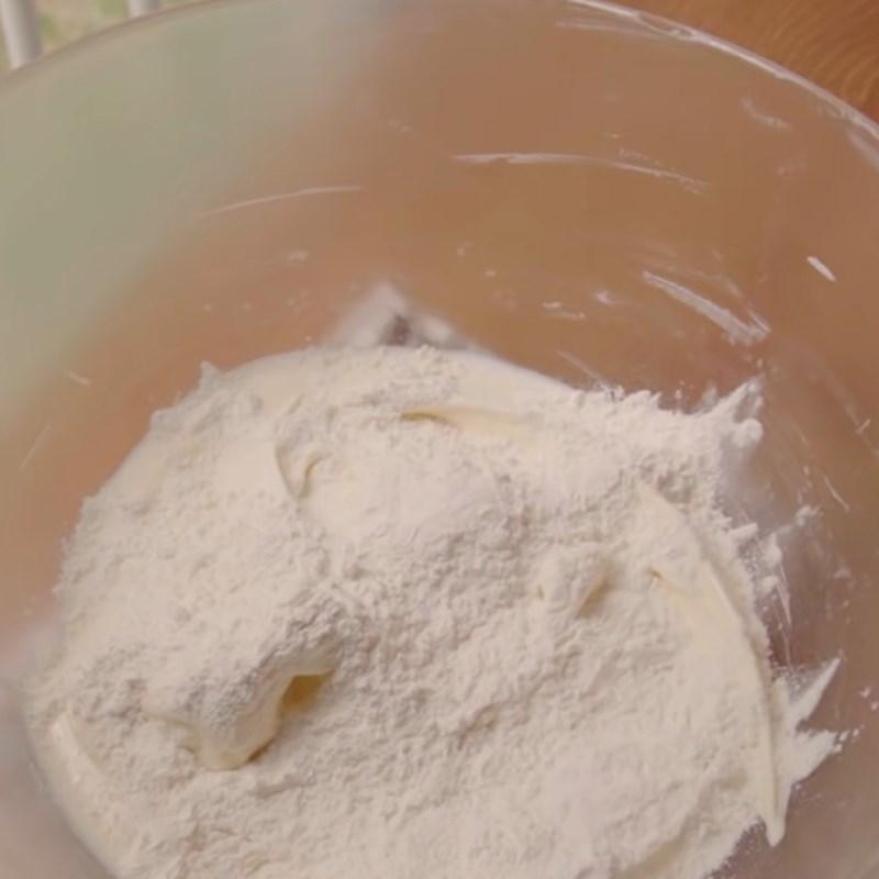 Bước 2 Trộn bột khô Bánh kem kiwi hình trái tim