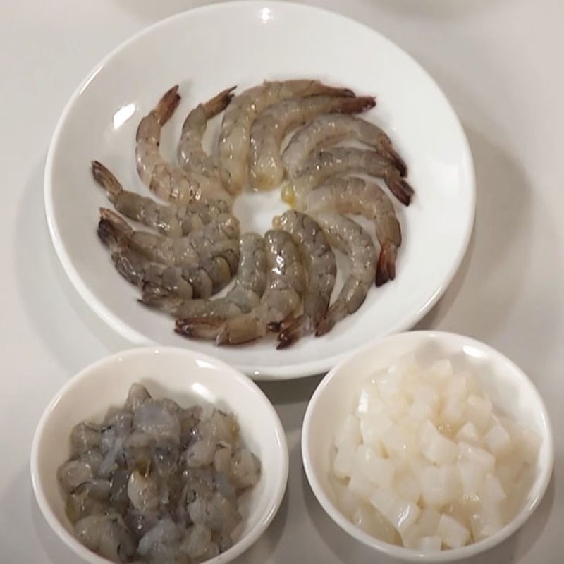 Bước 1 Sơ chế tôm bánh kim chi hải sản