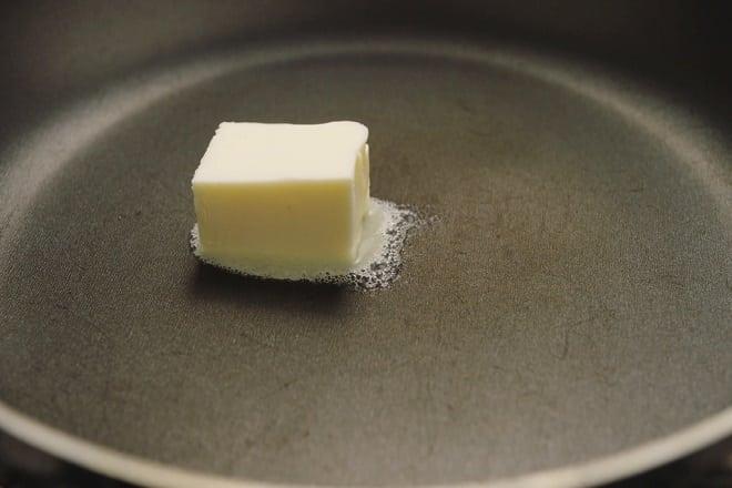 Bơ là thành phần không thể thiếu khi làm khoai tây nghiền. Ảnh: Internet