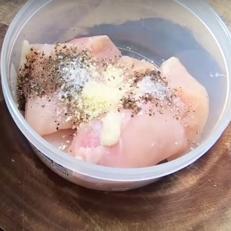 Bước 2 Sơ chế thịt gà Pizza gà phô mai