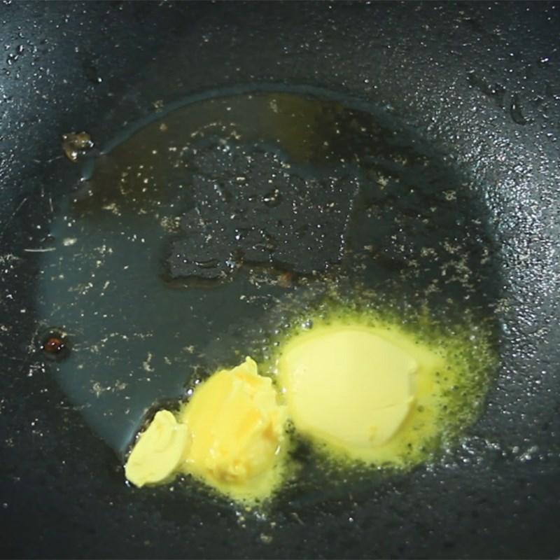 Bước 2 Xào bơ với tỏi ớt Lạc rang bơ tỏi
