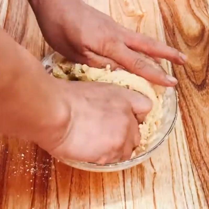 Bước 2 Trộn bánh quy với bột Lương khô