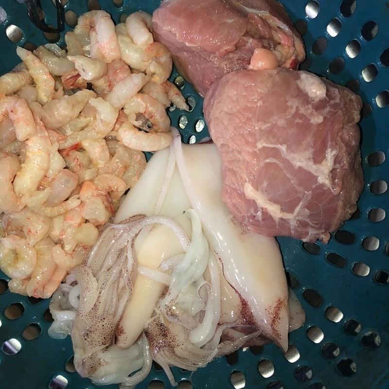 Bước 1 Sơ chế tôm, mực và thịt Bánh xèo hải sản (công thức được chia sẻ từ người dùng)