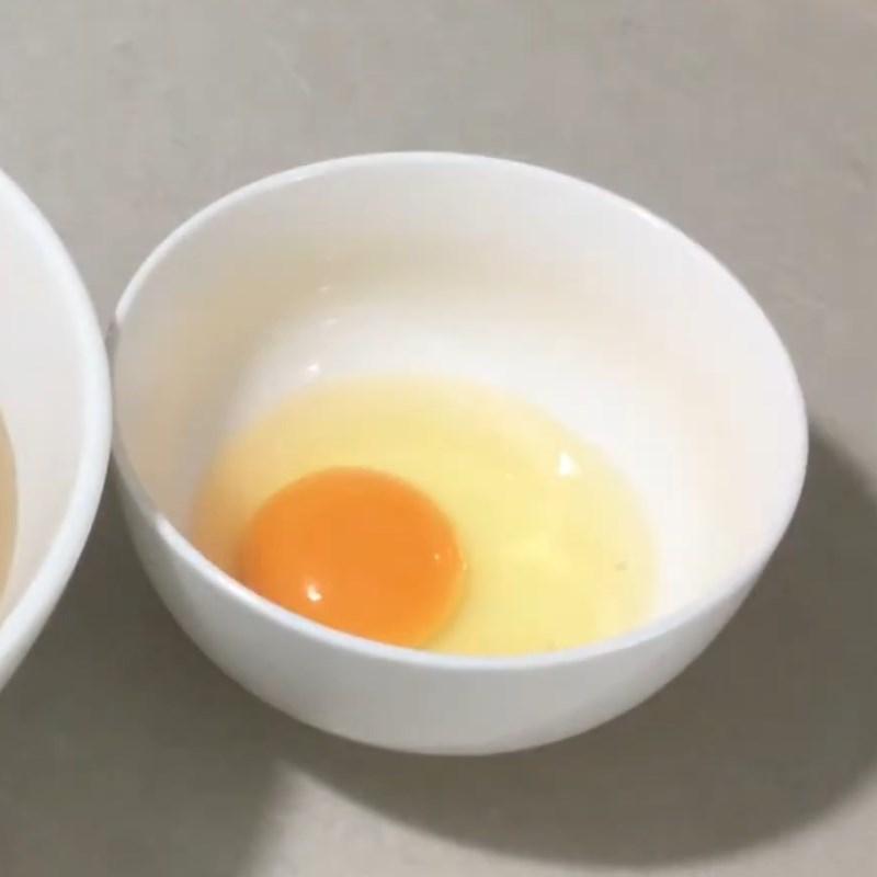 Bước 1 Sơ chế nguyên vật liệu Mì rán trứng xúc xích