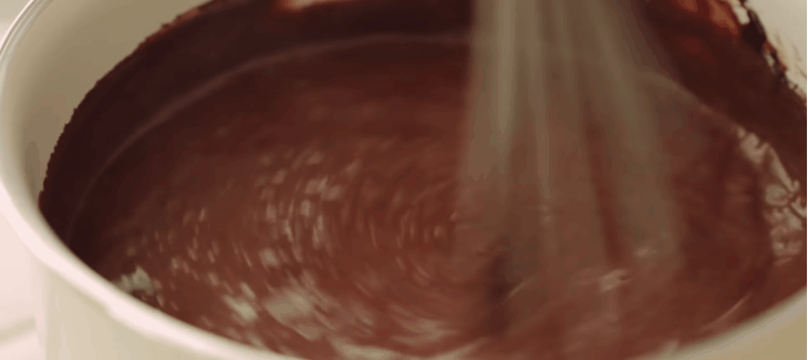 Bước 3 Đun hỗn hợp Mousse socola không cần gelatin
