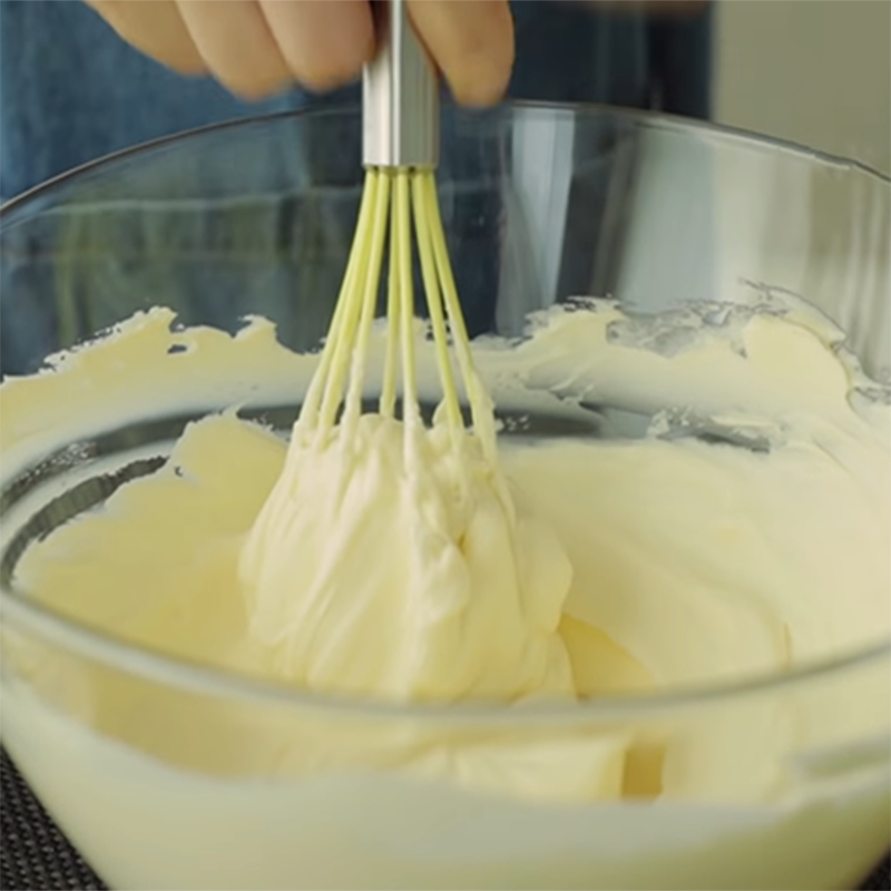 Bước 2 Trộn cách thuỷ hỗn hợp Cream cheese Mousse thanh long