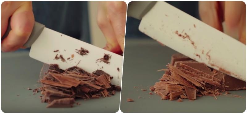 Dùng dao để cắt vụn socola đen và socola sữa, nếu bạn mua socola loại viên nhỏ thì không cần làm bước này.