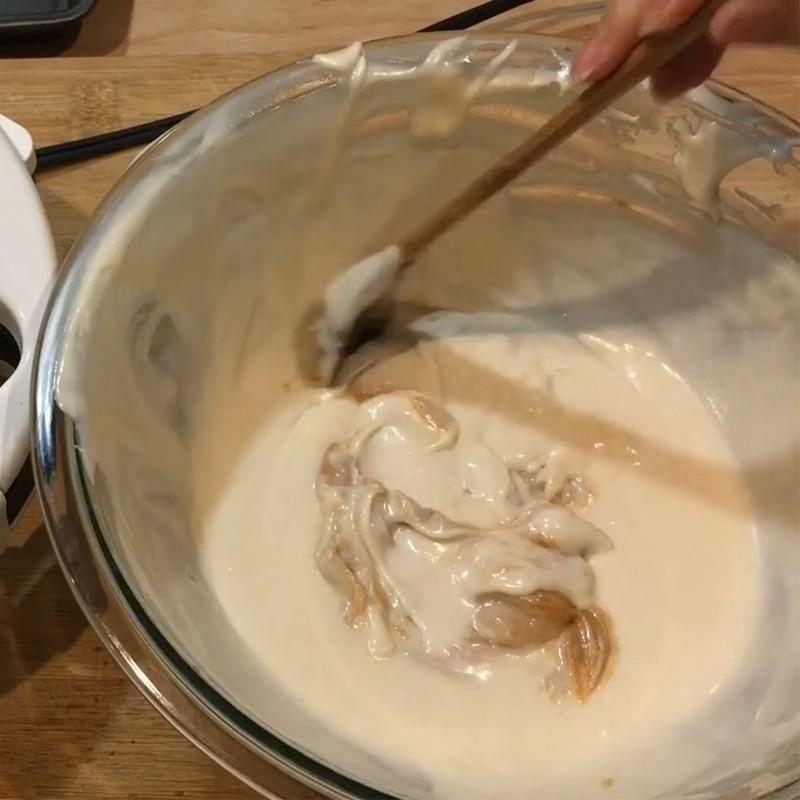 Bước 3 Trộn bơ đậu phộng và đổ khuôn Bánh kẹp waffle bơ đậu phộng