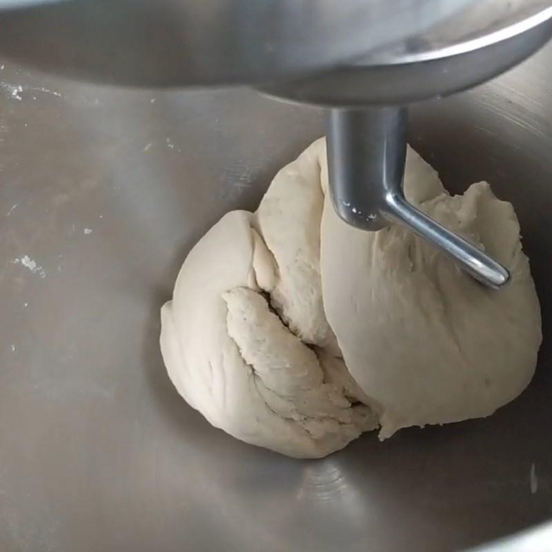 Bước 3 Trộn bột Bánh bao xá xíu bằng bột mì đa dụng