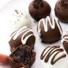 Bạn bảo quản bánh trong ngăn mát tủ lạnh thường xuyên nha. Những viên kẹo Oreo truffle xinh xắn được làm từ bánh Oreo và chocolate, tan ngay trong miệng với vị ngọt, béo sẽ khiến đối phương cực kỳ ấn tượng khi nhận được quà ngày lễ Tình nhân 14/2.