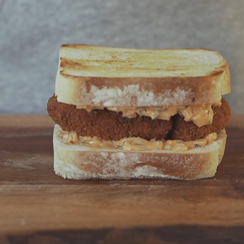 Bước 6 Kẹp bánh Sandwich tôm chiên xù