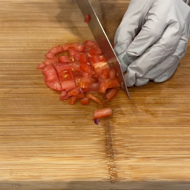 Bước 1 Cắt cà chua Nước sốt ăn với bánh mì thịt nướng