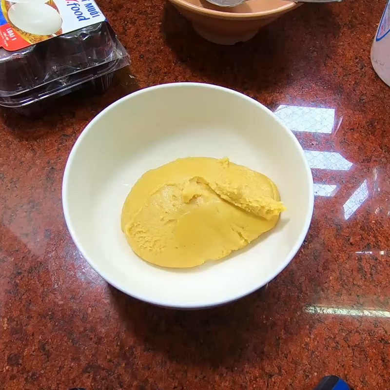 Bước 1 Trộn bột vỏ bánh nướng Bánh trung thu nướng nhân hạt sen nhuyễn