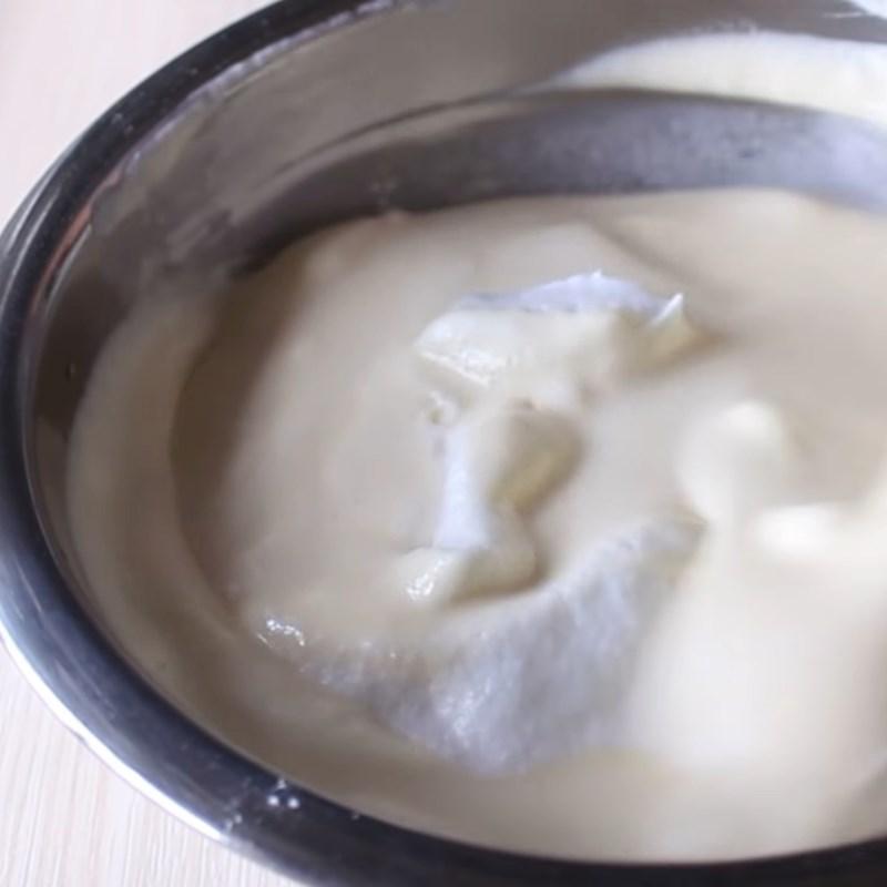 Bước 4 Trộn bột với tròng trắng trứng Bánh bông lan gato kể từ bột gạo