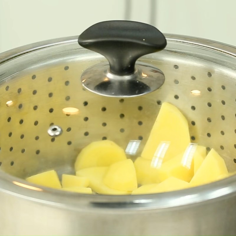 Bước 1 Luộc khoai tây Bánh khoai tây chiên phồng