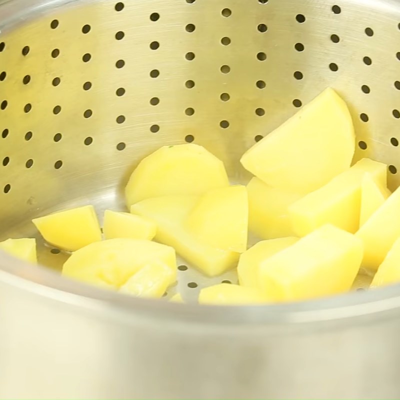 Bước 1 Luộc khoai tây Bánh khoai tây chiên phồng