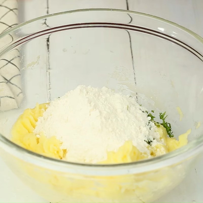Bước 3 Trộn bột bánh Bánh khoai tây chiên phồng