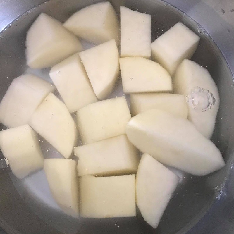 Bước 1 Luộc và làm nhuyễn khoai tây Bánh khoai tây chiên phồng (công thức được chia sẻ từ người dùng)