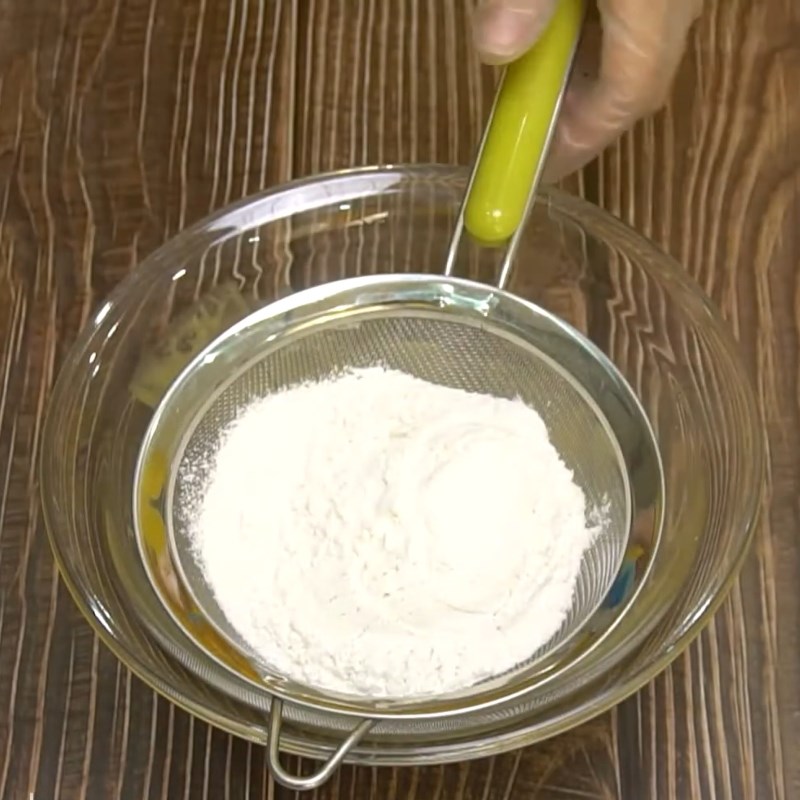 Bước 4 Trộn bột làm bánh Bánh trung thu kim sa trứng muối bằng nồi chiên không dầu