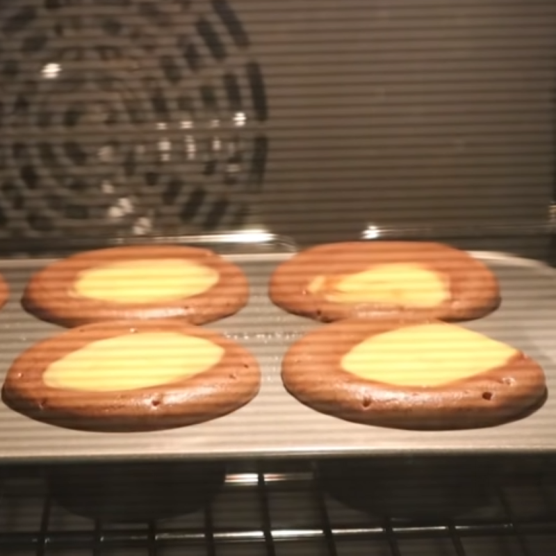 Bước 5 Nướng bánh Bánh muffin chocolate nhân phô mai