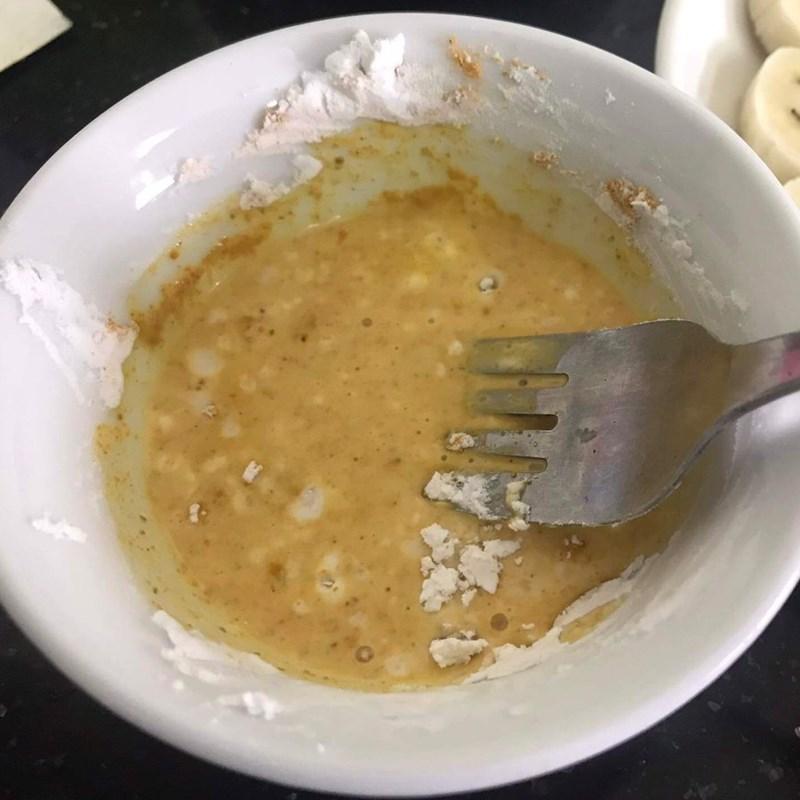 Bước 2 Pha bột làm bánh chuối hấp Bánh chuối hấp nước cốt dừa bằng bột năng