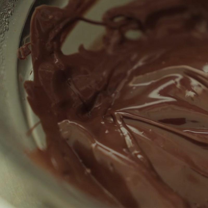 Bước 1 Đun cách thủy socola Bánh quy socola nhân truffle hình trái tim