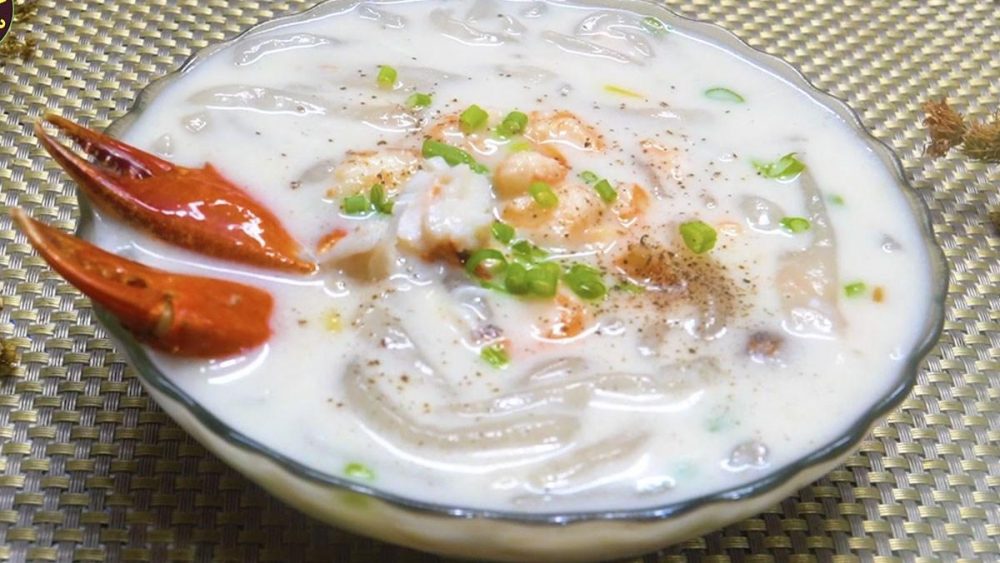 Bánh canh cua biển nước cốt dừa