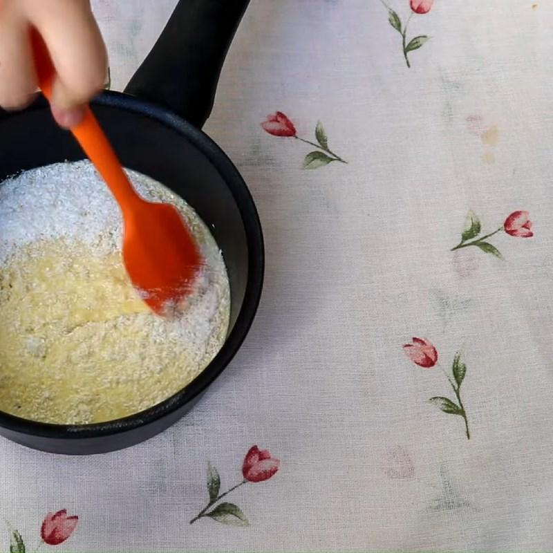 Bước 2 Sên nhân trứng sữa dừa Bánh dẻo bằng bột nếp sống nhân kem trứng sữa dừa