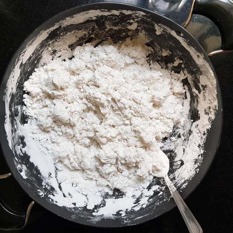 Bước 1 Trộn bột Sợi bánh canh bằng bột lọc (bột năng)