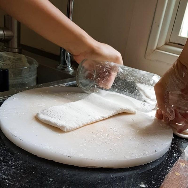 Bước 2 Làm sợi bánh canh Sợi bánh canh bằng bột lọc (bột năng)