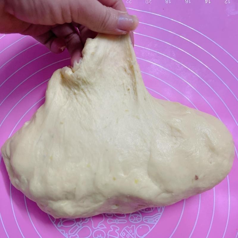 Bước 2 Chia bột và tạo hình bột Bánh khoai lang nướng