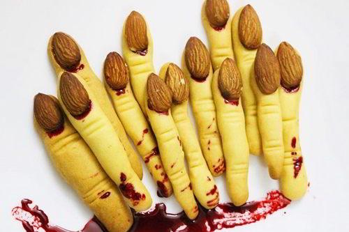 cách làm bánh quy ngón tay cho halloween 7 cách làm bánh quy ngón tay Cách làm bánh quy ngón tay rùng rợn đón Halloween cach lam banh quy ngon tay cho halloween 7