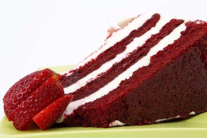Kem trắng mịn là điểm nhấn cho bánh Red Velvet