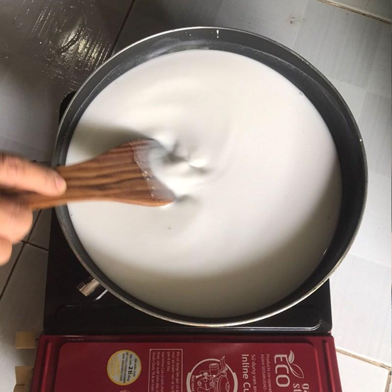 Bước 2 Khuấy bột Chè bánh lọt nước cốt dừa