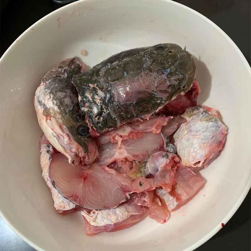 Bước 1 Sơ chế cá lóc và các nguyên liệu Bánh canh cá lóc