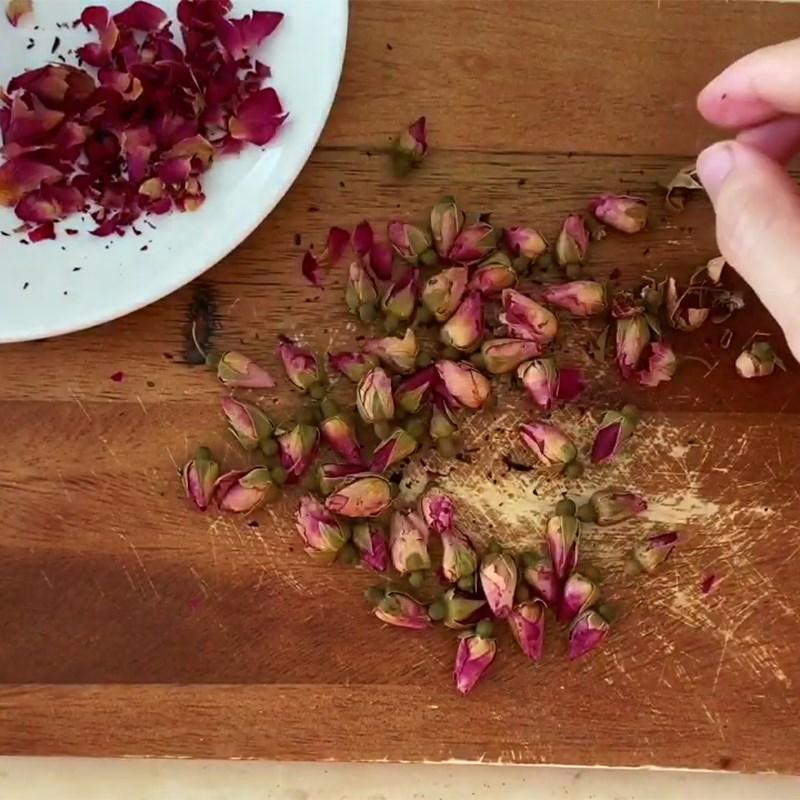 Bước 1 Sơ chế nguyên liệu Bánh chiffon vải hoa hồng
